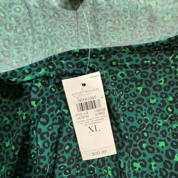 Ann Taylor soft polyester dress. Green and Black pattern 3/4 sleeve - Picture 2 of 2